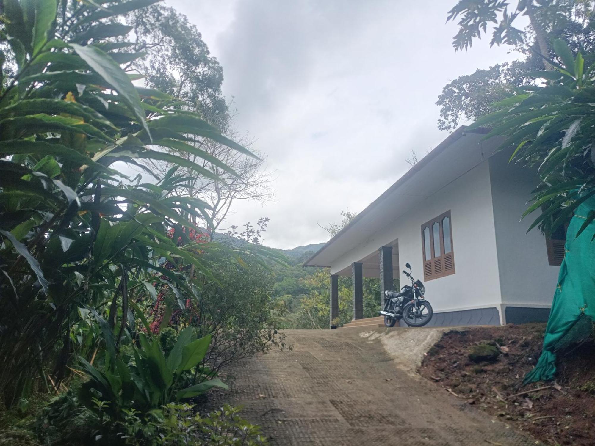 Anivilla Holiday Home Kunjithanny Anachal Ngoại thất bức ảnh