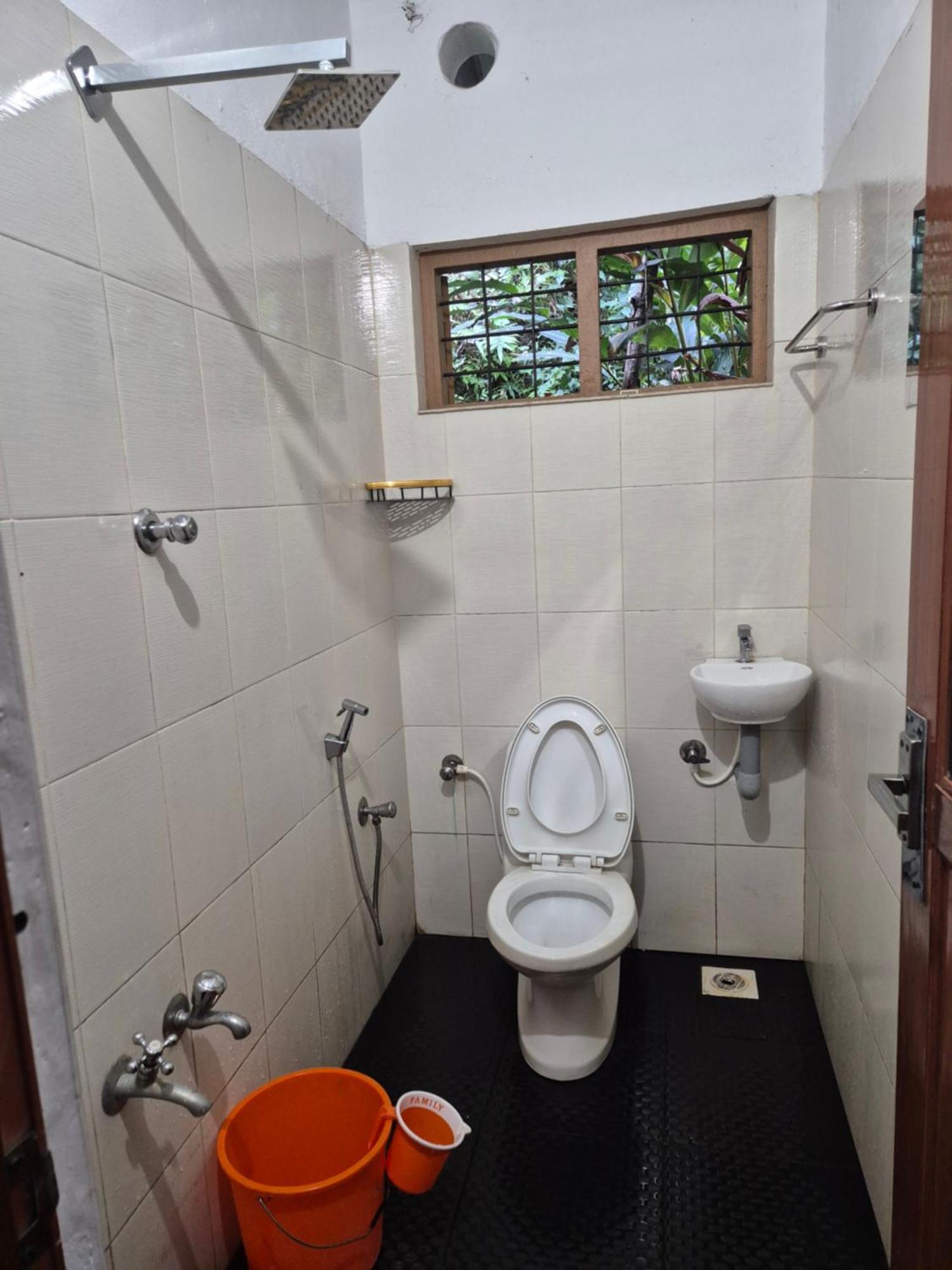 Anivilla Holiday Home Kunjithanny Anachal Ngoại thất bức ảnh