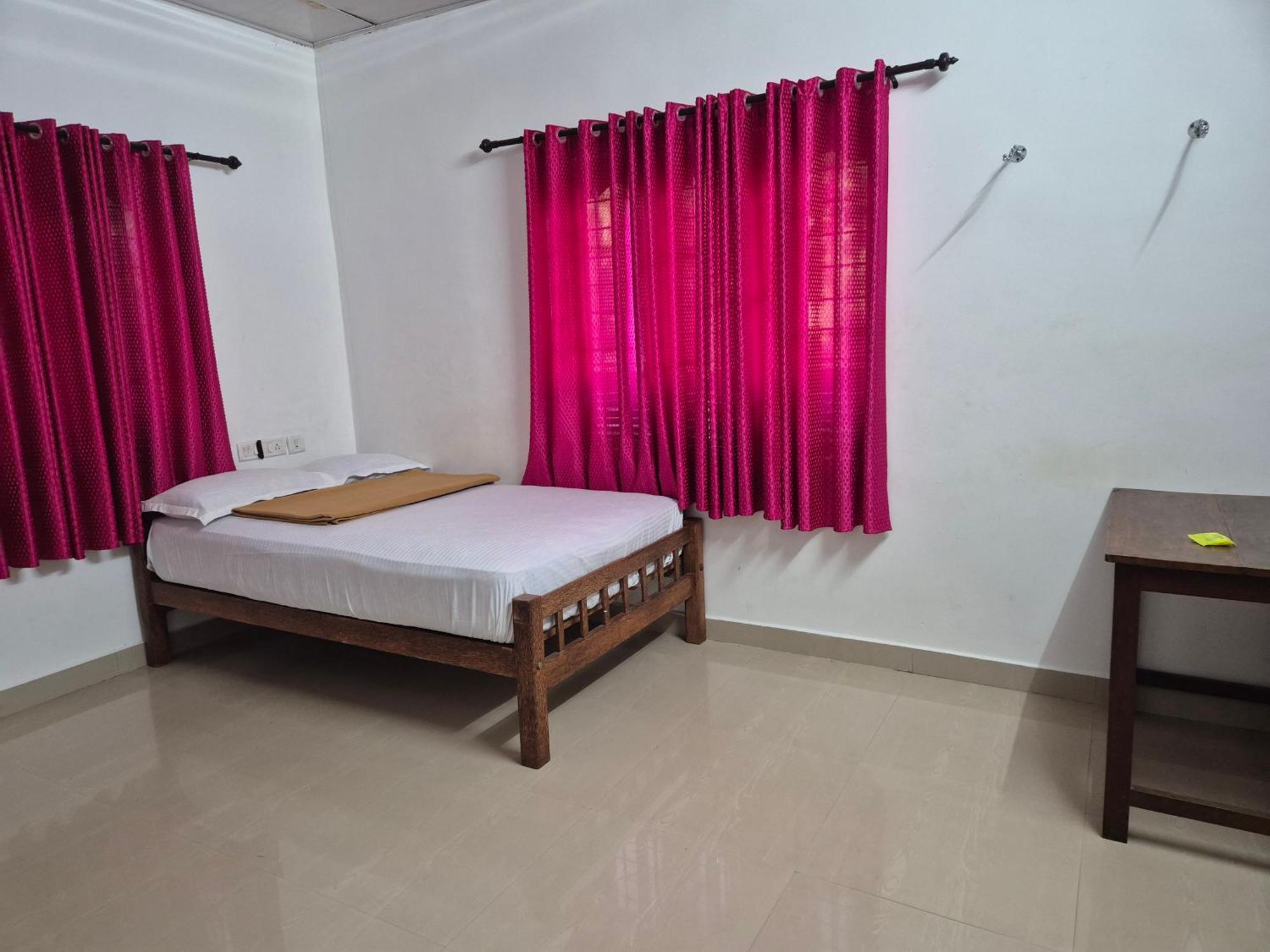 Anivilla Holiday Home Kunjithanny Anachal Phòng bức ảnh