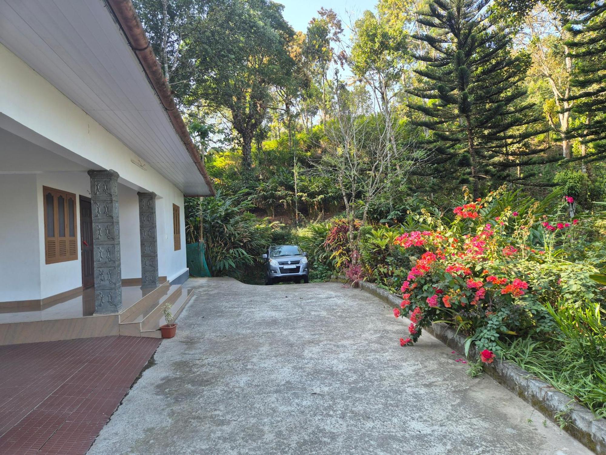 Anivilla Holiday Home Kunjithanny Anachal Ngoại thất bức ảnh